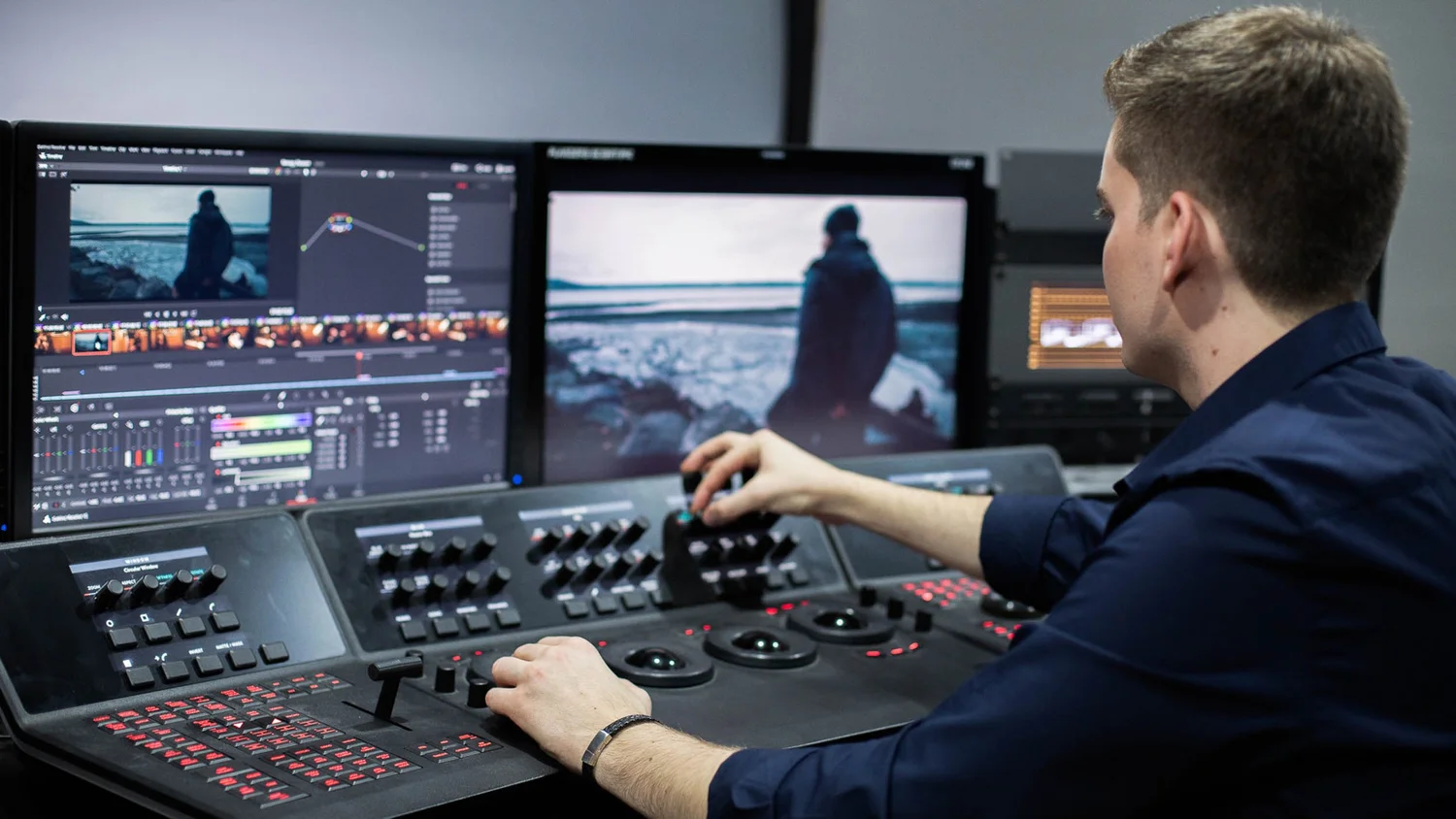Grading Suite at ORISONO with Flanders reference monitor and DaVinci Resolve