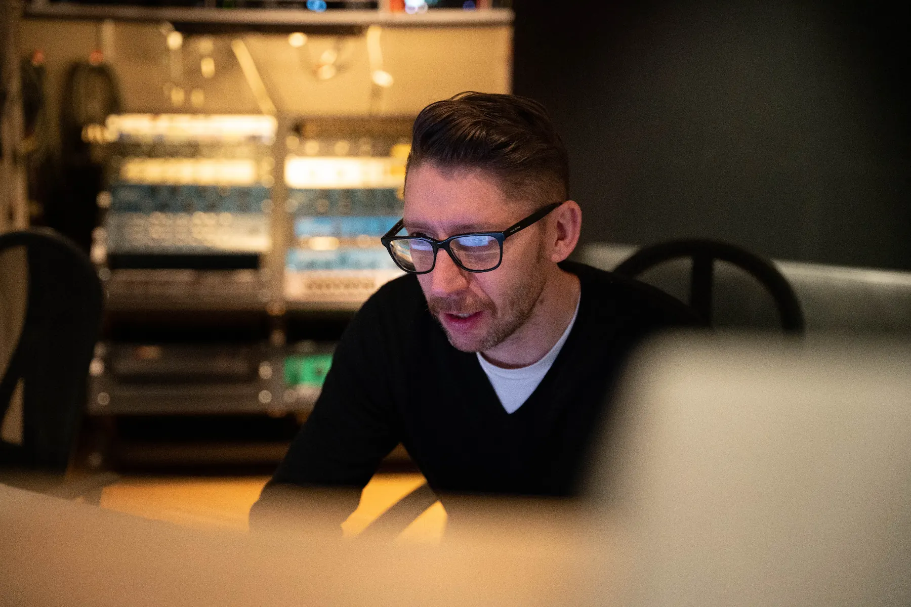 Producer am Mischpult bei Soundville
